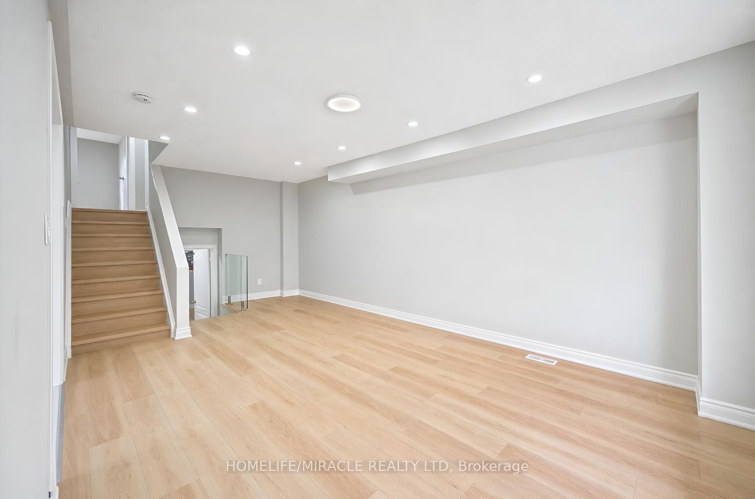 Photo 9 of 21 Sanagan Road, Etobicoke, Thistletown-Beaumonde Heights — HOMEH