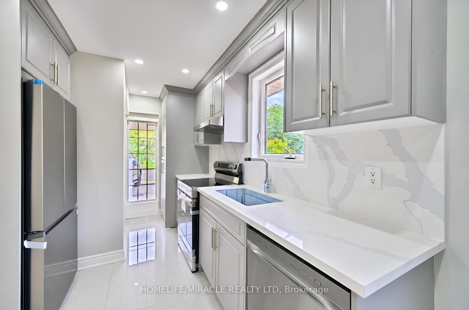 Photo 10 of 21 Sanagan Road, Etobicoke, Thistletown-Beaumonde Heights — HOMEH