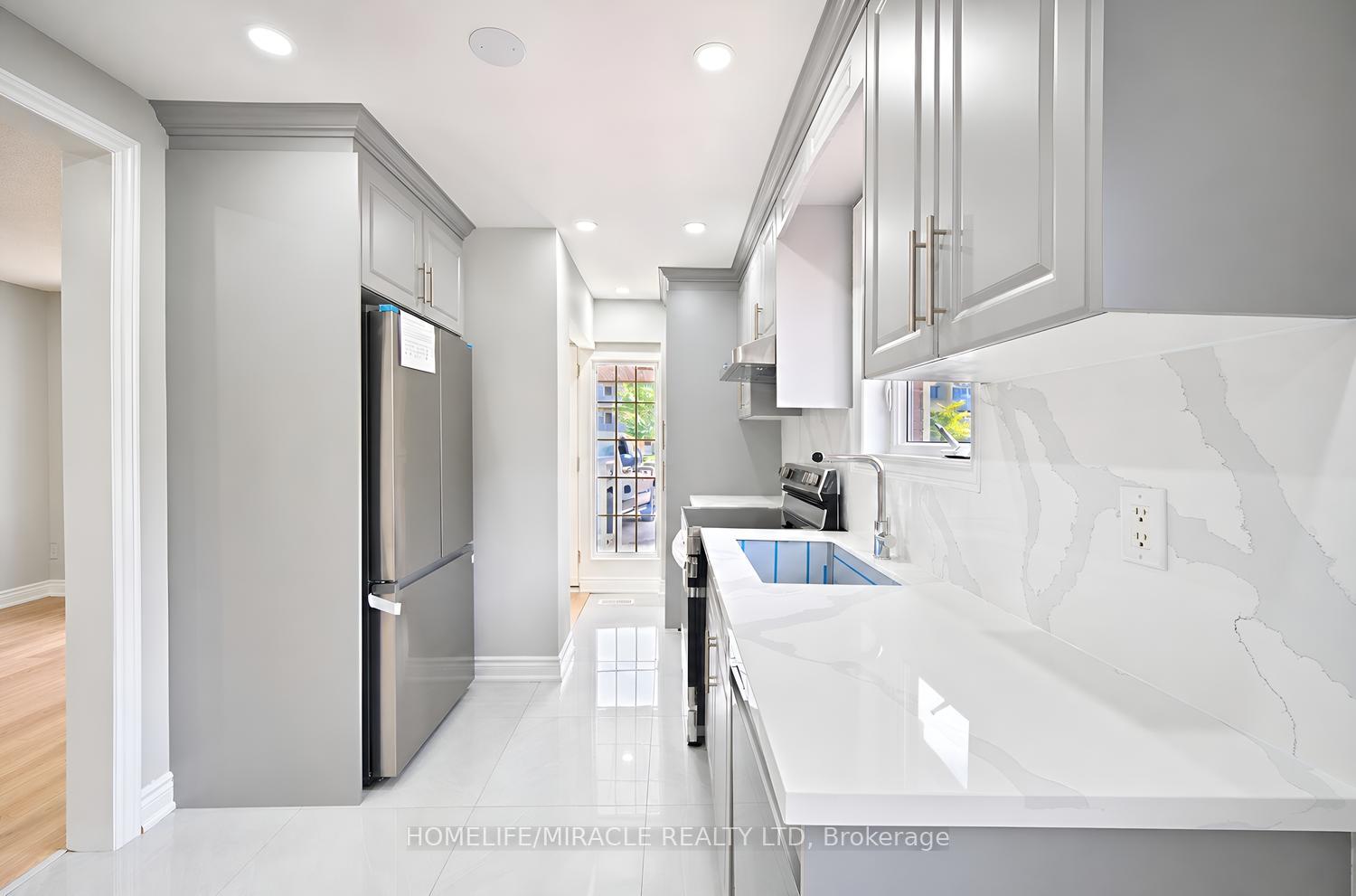 Photo 11 of 21 Sanagan Road, Etobicoke, Thistletown-Beaumonde Heights — HOMEH