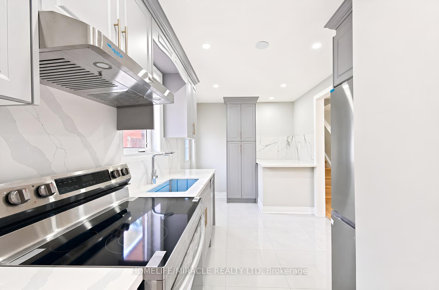 Photo 12 of 21 Sanagan Road, Etobicoke, Thistletown-Beaumonde Heights — HOMEH