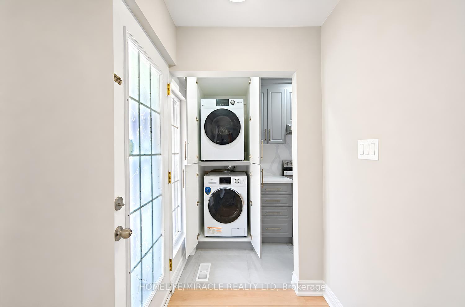 Photo 14 of 21 Sanagan Road, Etobicoke, Thistletown-Beaumonde Heights — HOMEH