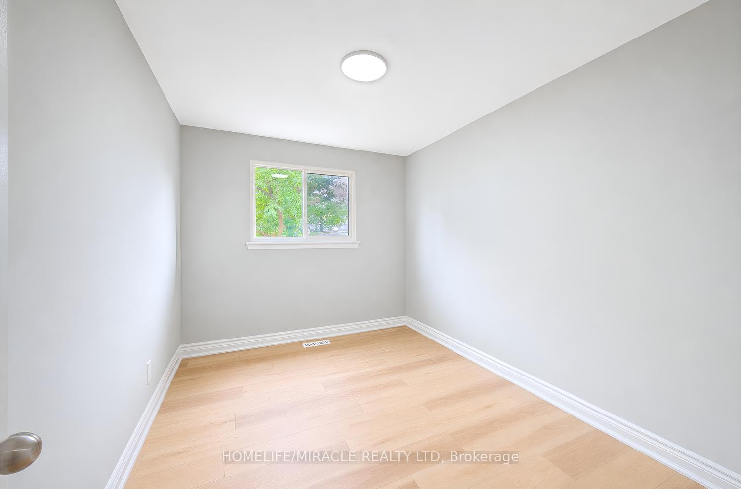 Photo 15 of 21 Sanagan Road, Etobicoke, Thistletown-Beaumonde Heights — HOMEH
