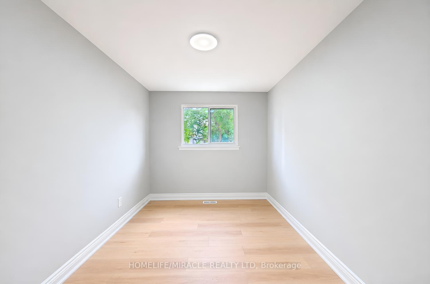 Photo 17 of 21 Sanagan Road, Etobicoke, Thistletown-Beaumonde Heights — HOMEH