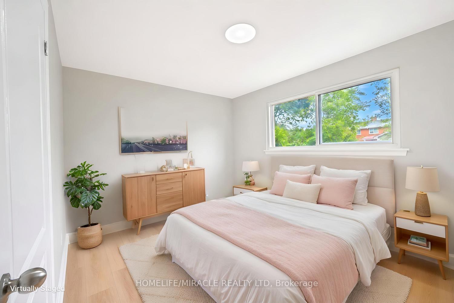 Photo 19 of 21 Sanagan Road, Etobicoke, Thistletown-Beaumonde Heights — HOMEH