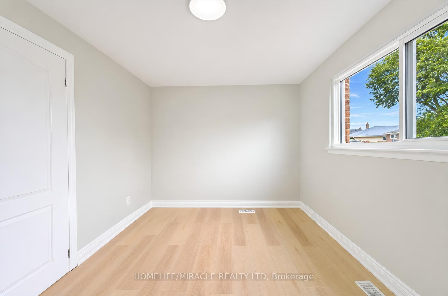 Photo 20 of 21 Sanagan Road, Etobicoke, Thistletown-Beaumonde Heights — HOMEH