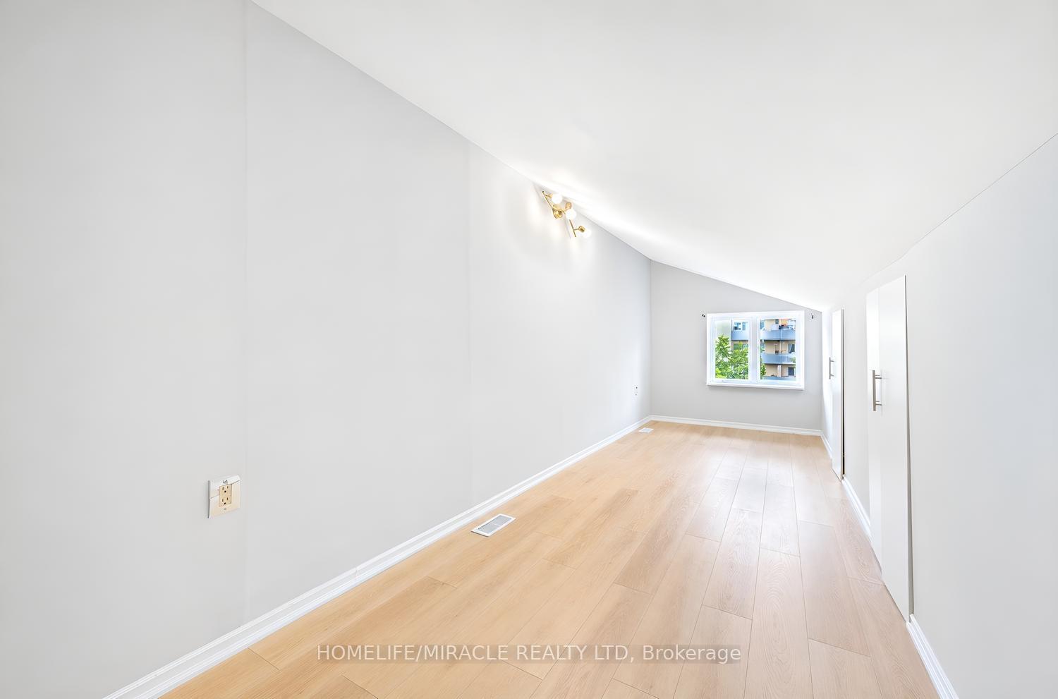 Photo 26 of 21 Sanagan Road, Etobicoke, Thistletown-Beaumonde Heights — HOMEH
