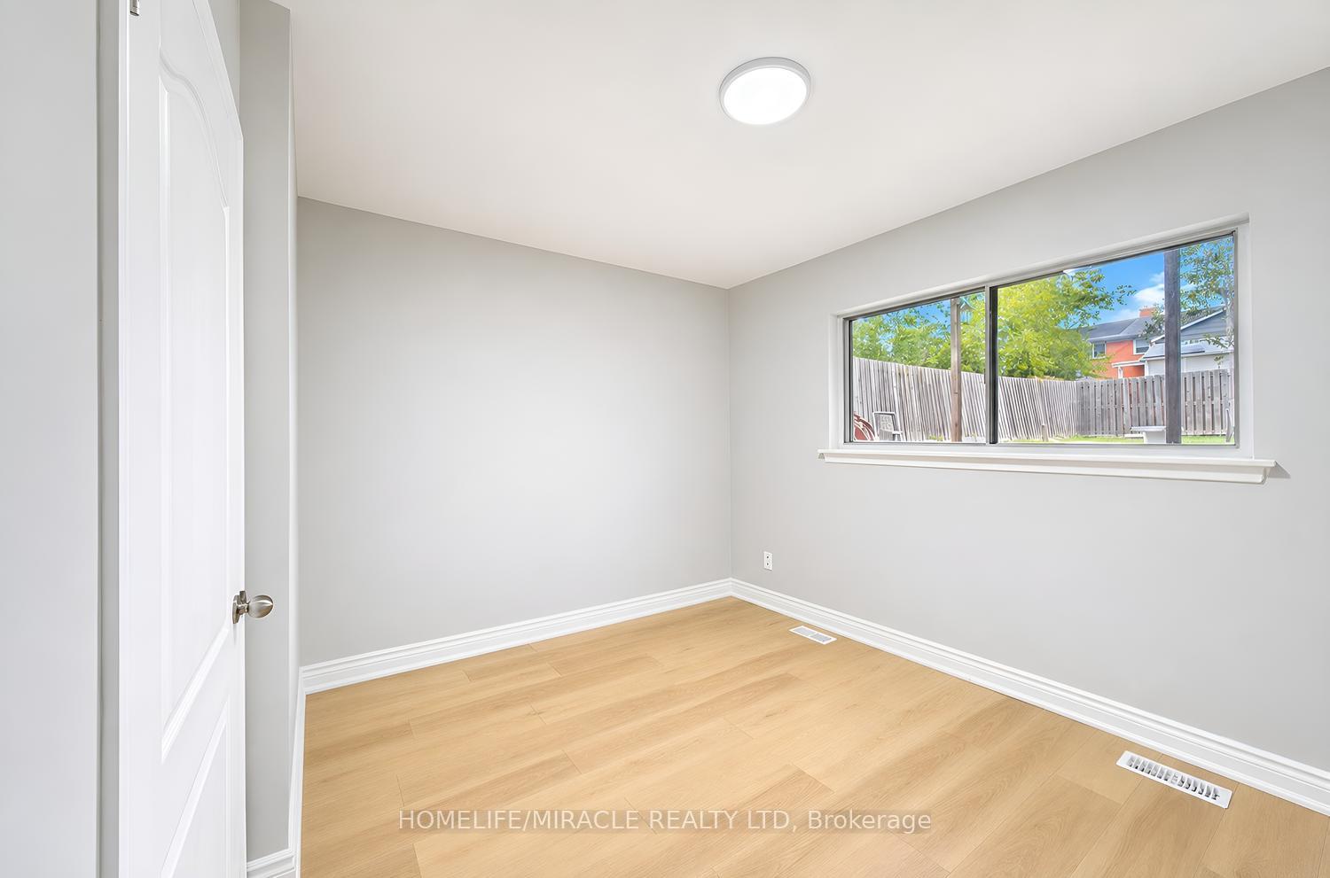 Photo 32 of 21 Sanagan Road, Etobicoke, Thistletown-Beaumonde Heights — HOMEH