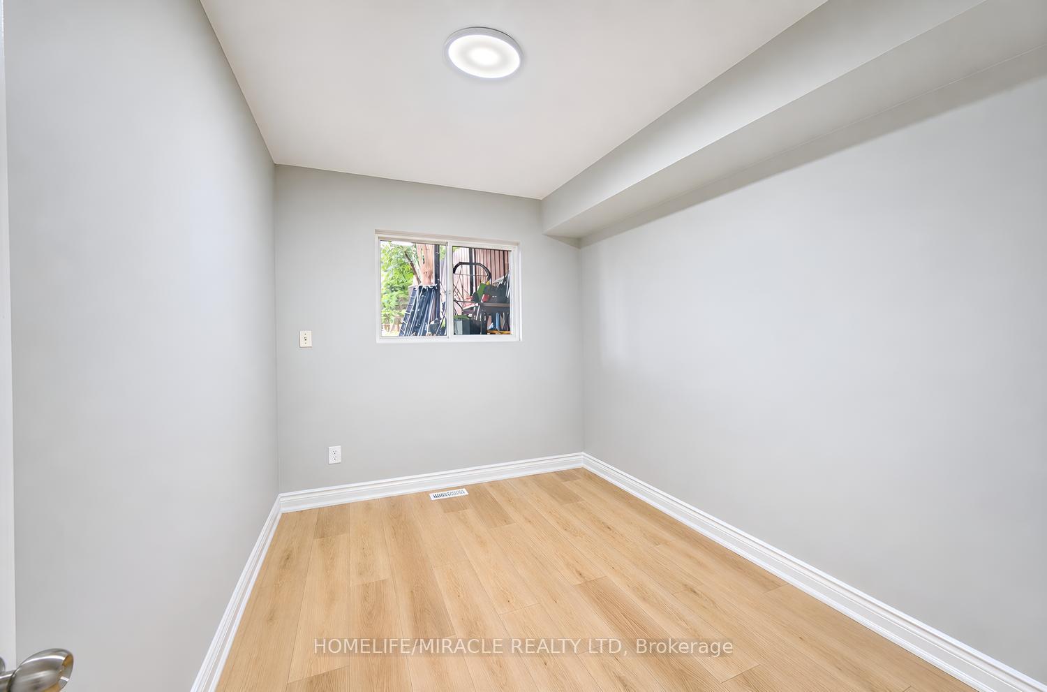 Photo 33 of 21 Sanagan Road, Etobicoke, Thistletown-Beaumonde Heights — HOMEH