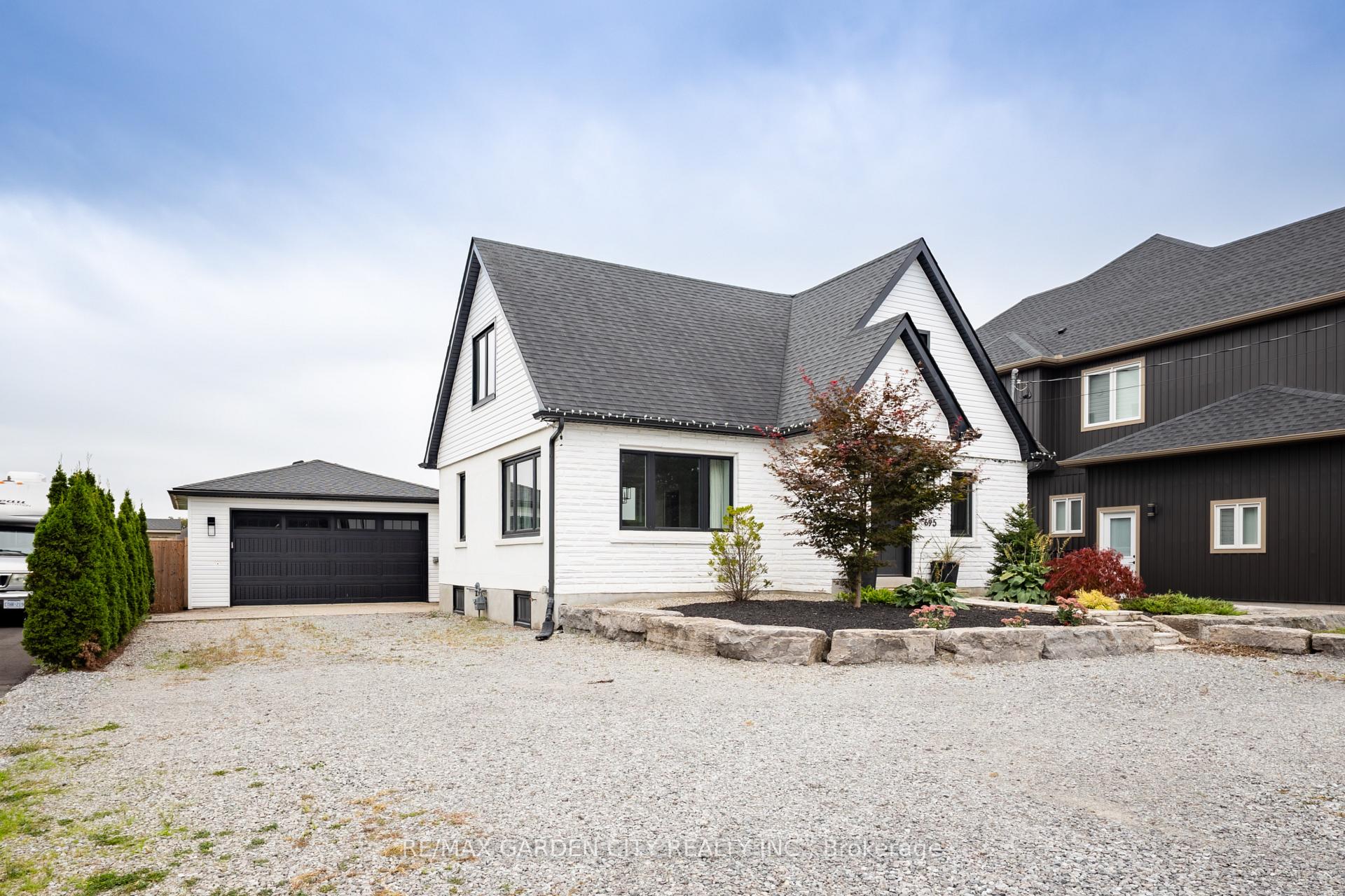 Photo 2 of 695 Quaker Road, Pelham, Fonthill — HOMEH