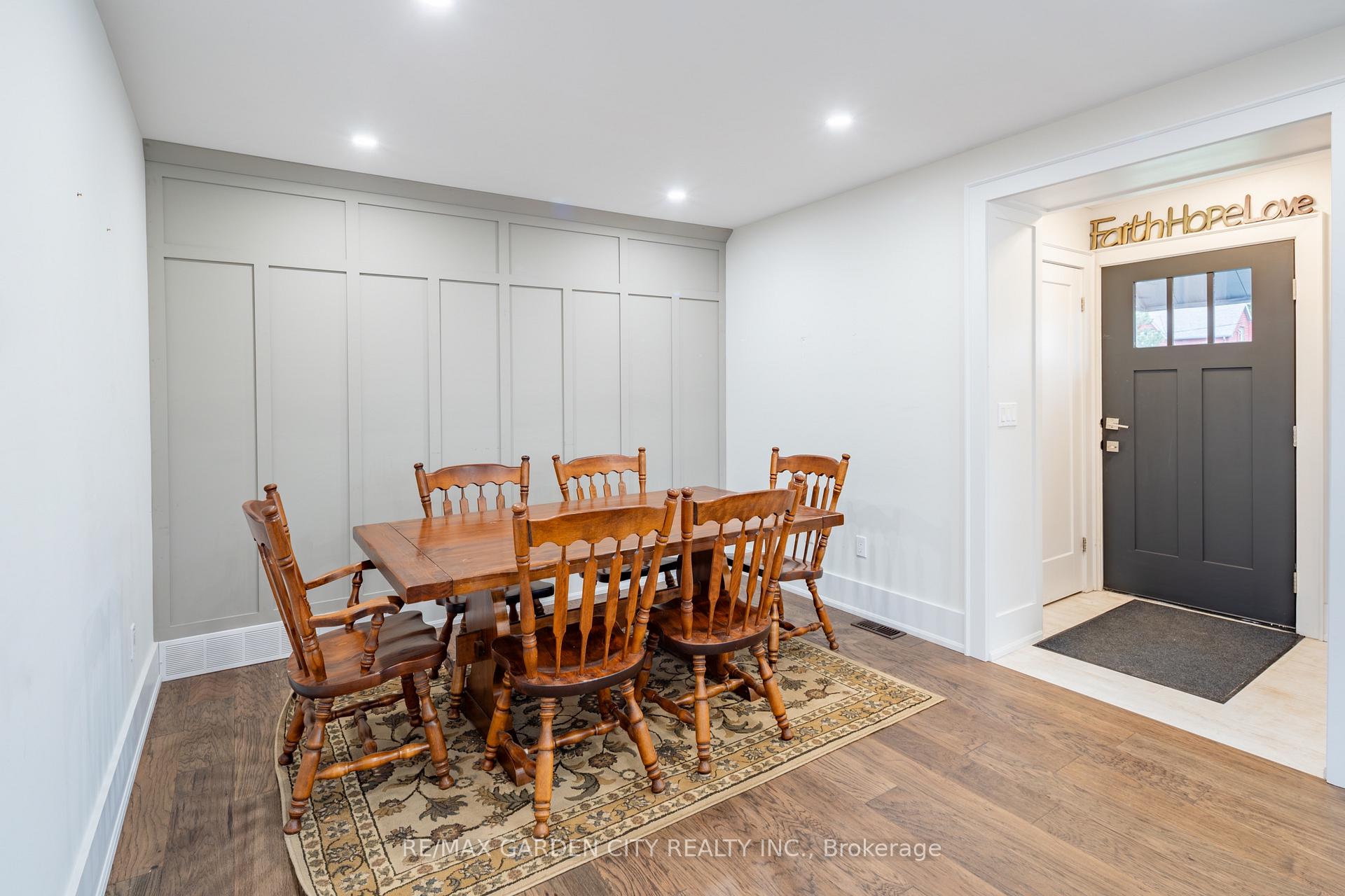 Photo 3 of 695 Quaker Road, Pelham, Fonthill — HOMEH