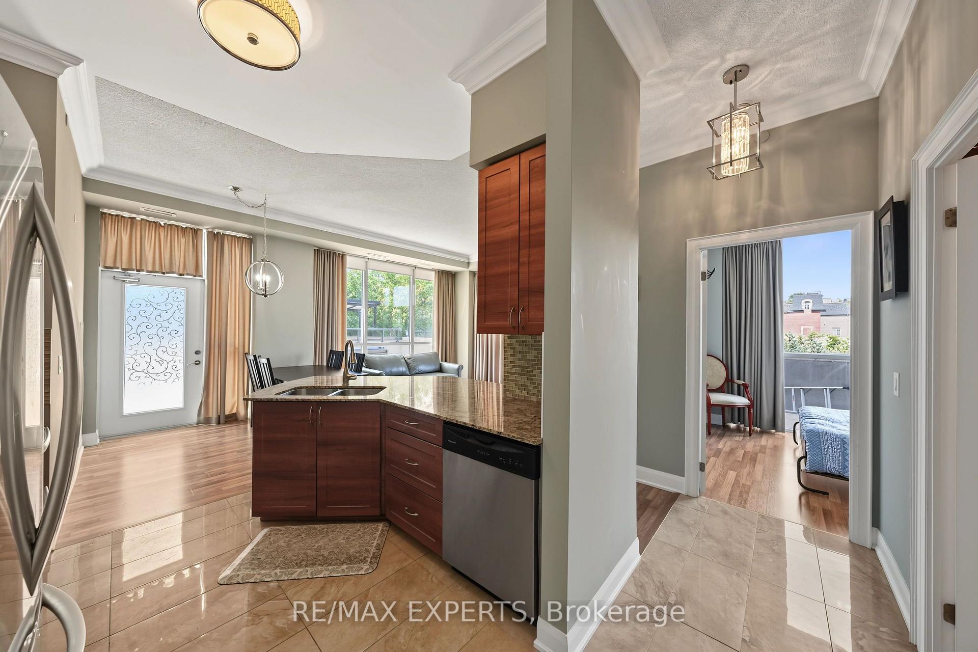 Photo 7 of Unit 204, 4700 Highway 7, Vaughan, East Woodbridge — HOMEH