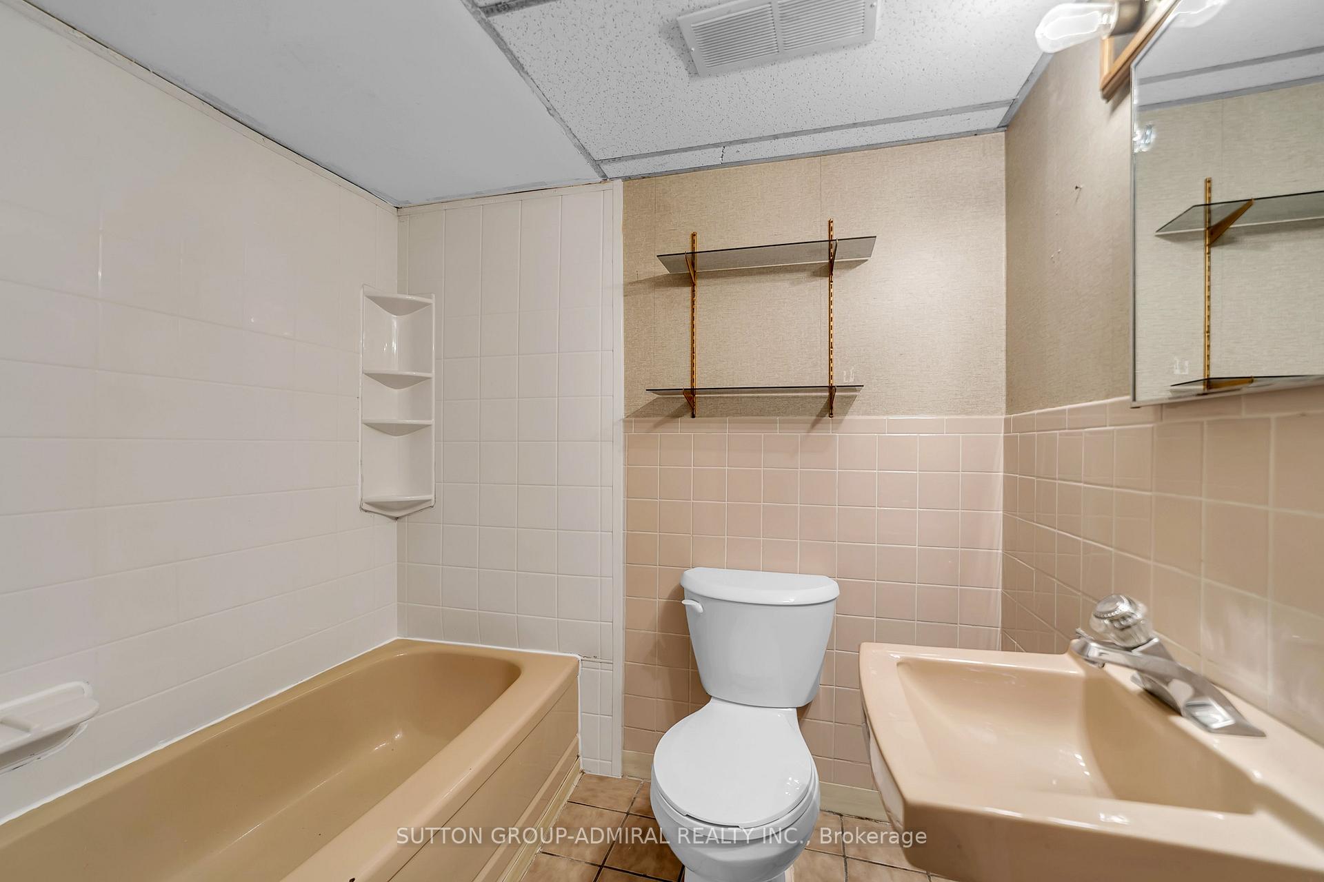 Photo 36 of 58 Rochman Boulevard E, Scarborough, Woburn — HOMEH