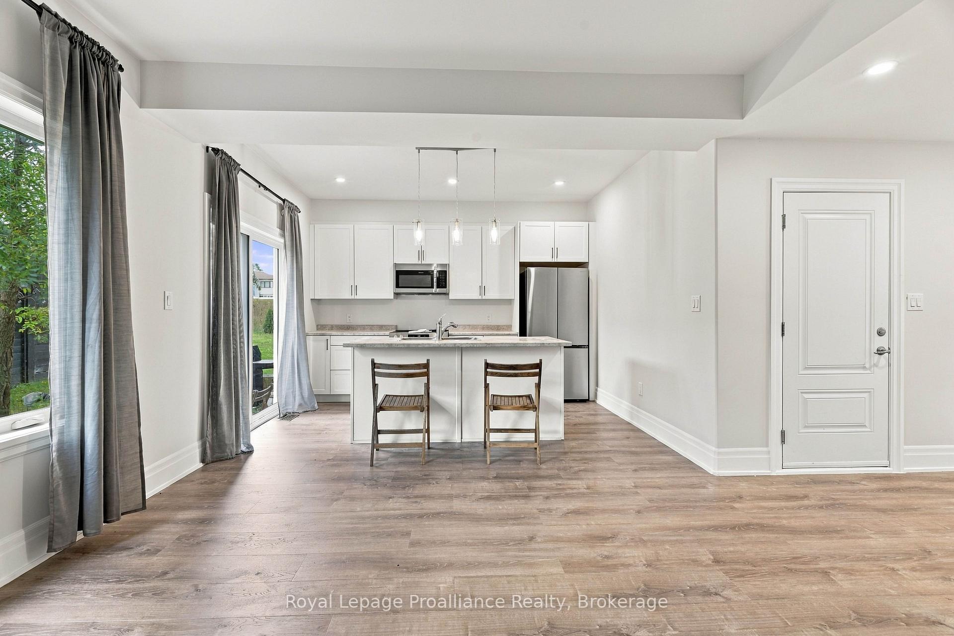 Photo 2 of 22 Campbell Crescent, Prince Edward County, Picton — HOMEH