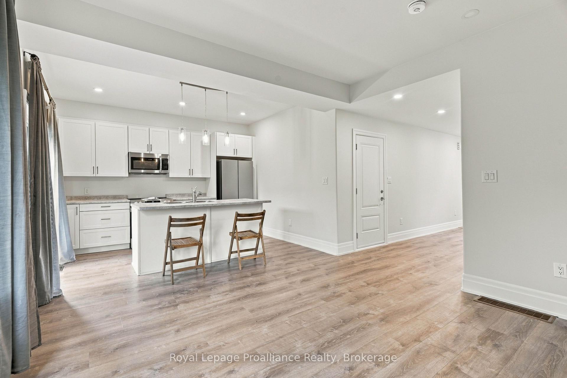 Photo 3 of 22 Campbell Crescent, Prince Edward County, Picton — HOMEH