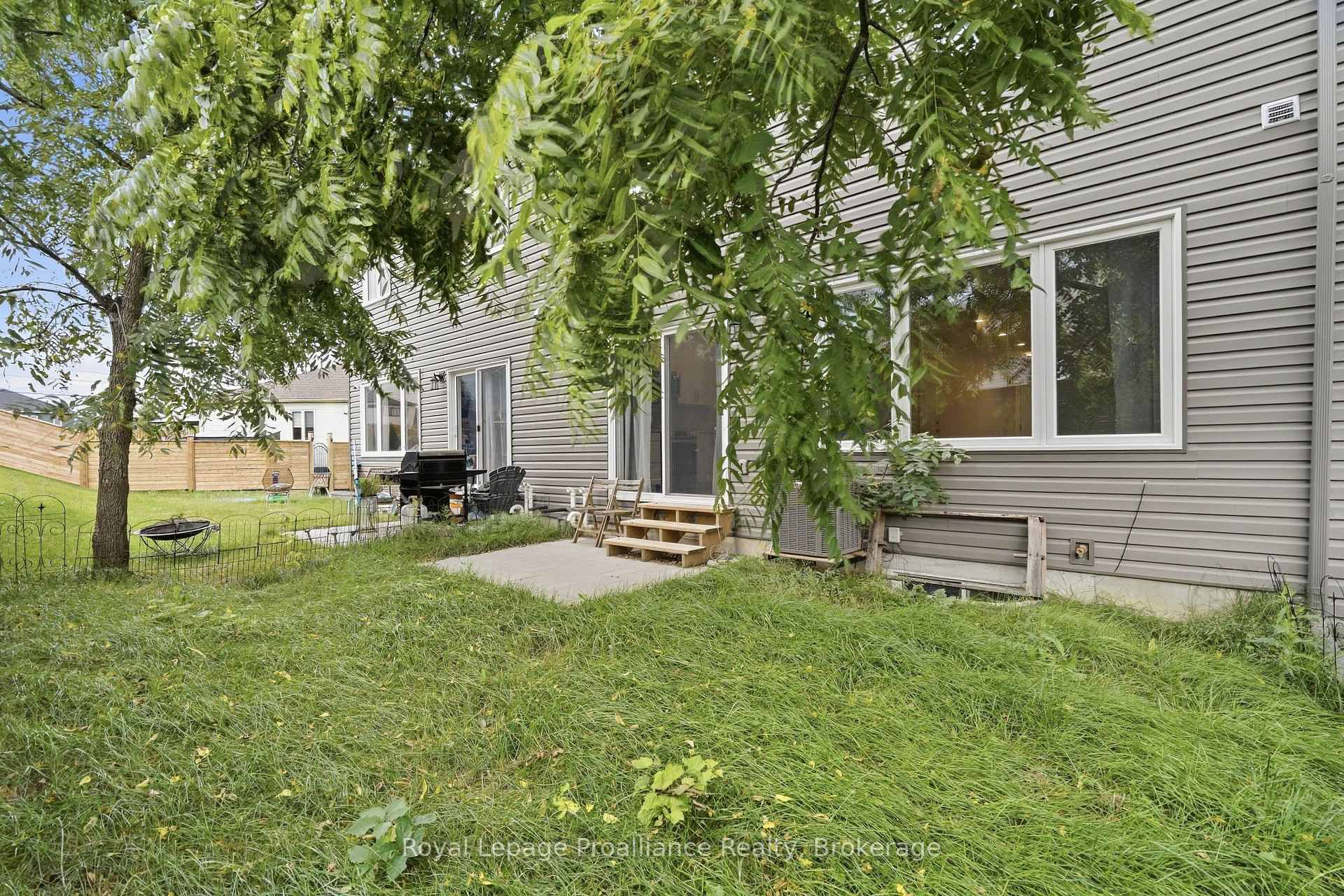 Photo 23 of 22 Campbell Crescent, Prince Edward County, Picton — HOMEH