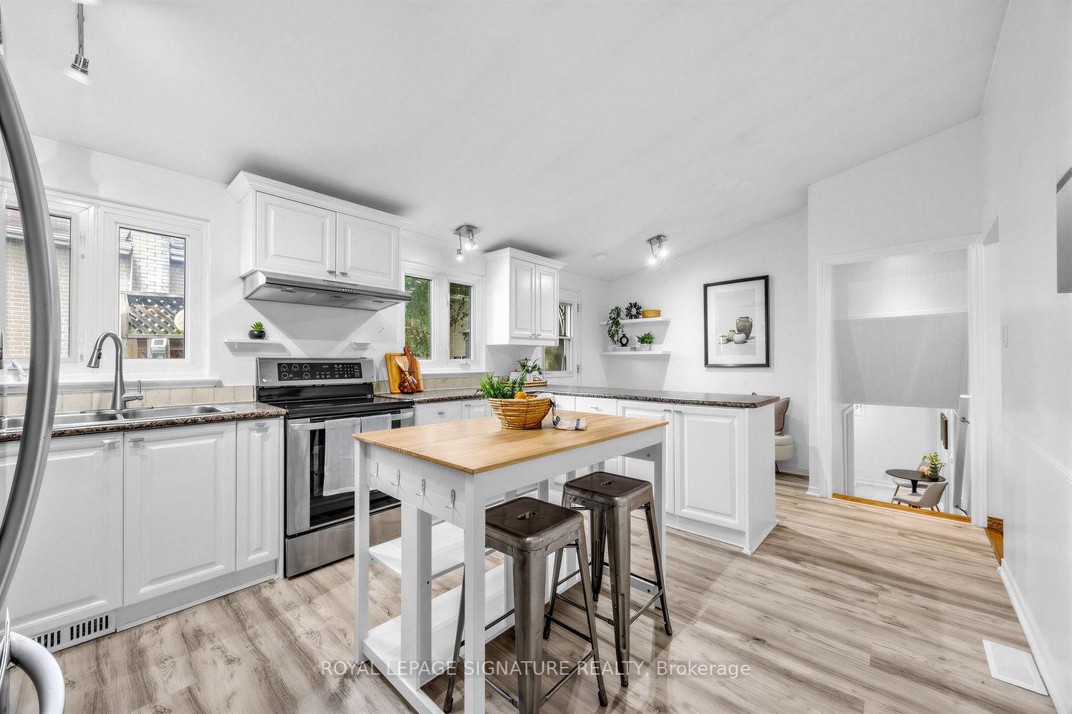 Photo 9 of 821 Krosno Boulevard, Pickering, Bay Ridges — HOMEH
