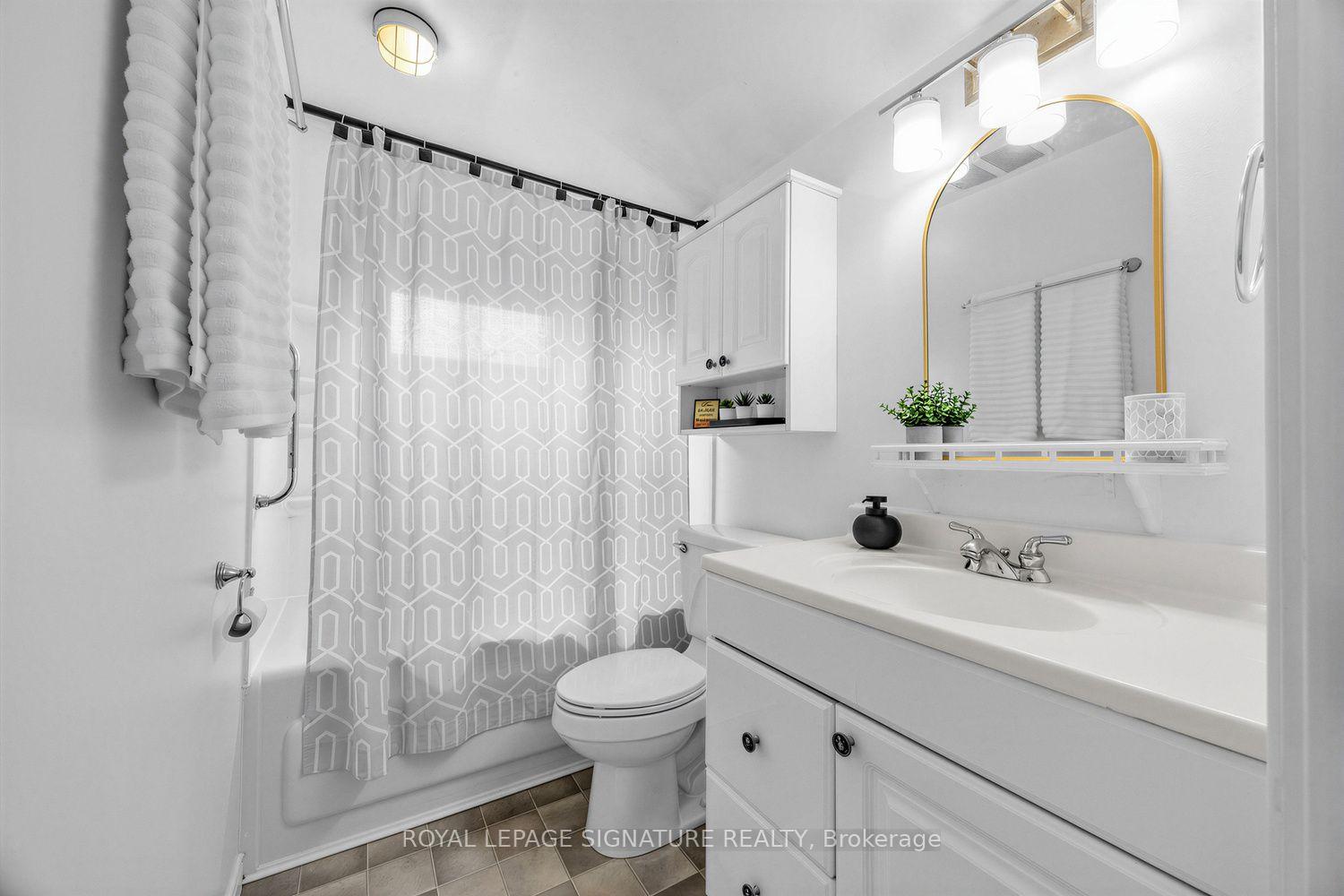 Photo 13 of 821 Krosno Boulevard, Pickering, Bay Ridges — HOMEH