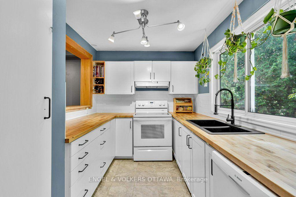 Photo 12 of 878 Grenon Avenue, Ottawa, Britannia Heights — HOMEH
