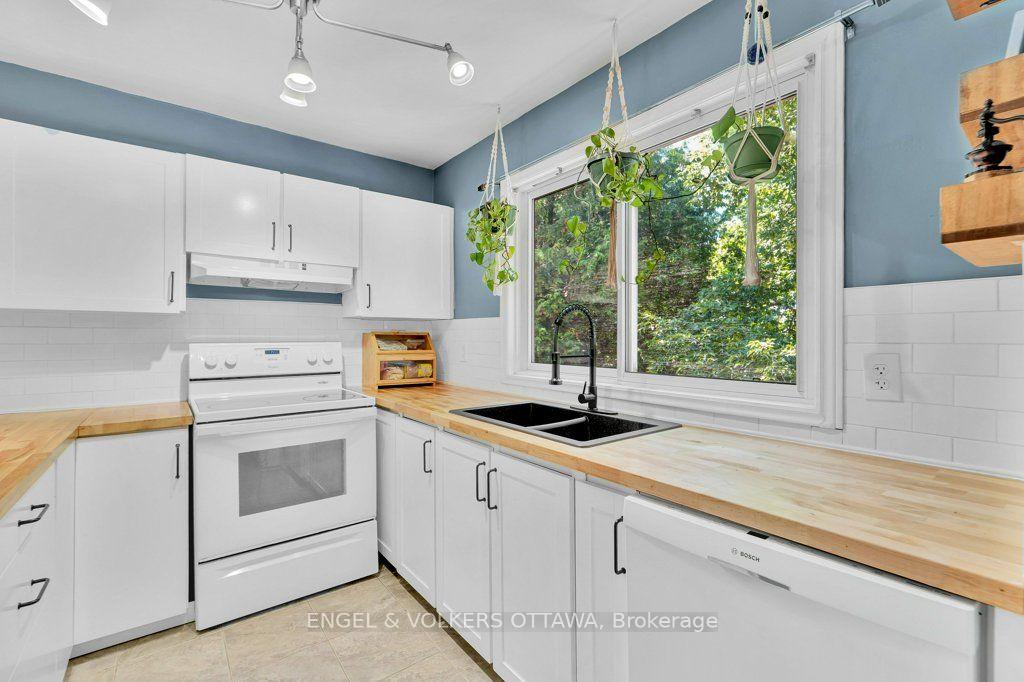 Photo 13 of 878 Grenon Avenue, Ottawa, Britannia Heights — HOMEH