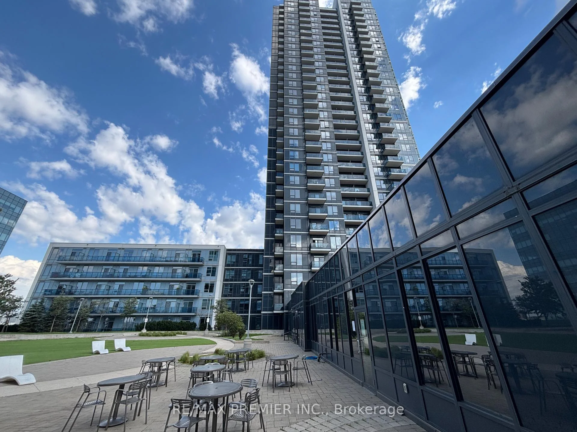 Photo 3 of Unit 2205, 3600 Highway 7 Drive, Vaughan, East Woodbridge — HOMEH
