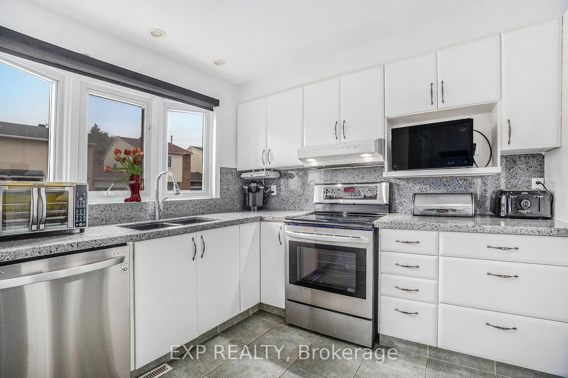 Photo 9 of 1719 Lafrance Drive, Ottawa, Queenswood Heights South — HOMEH