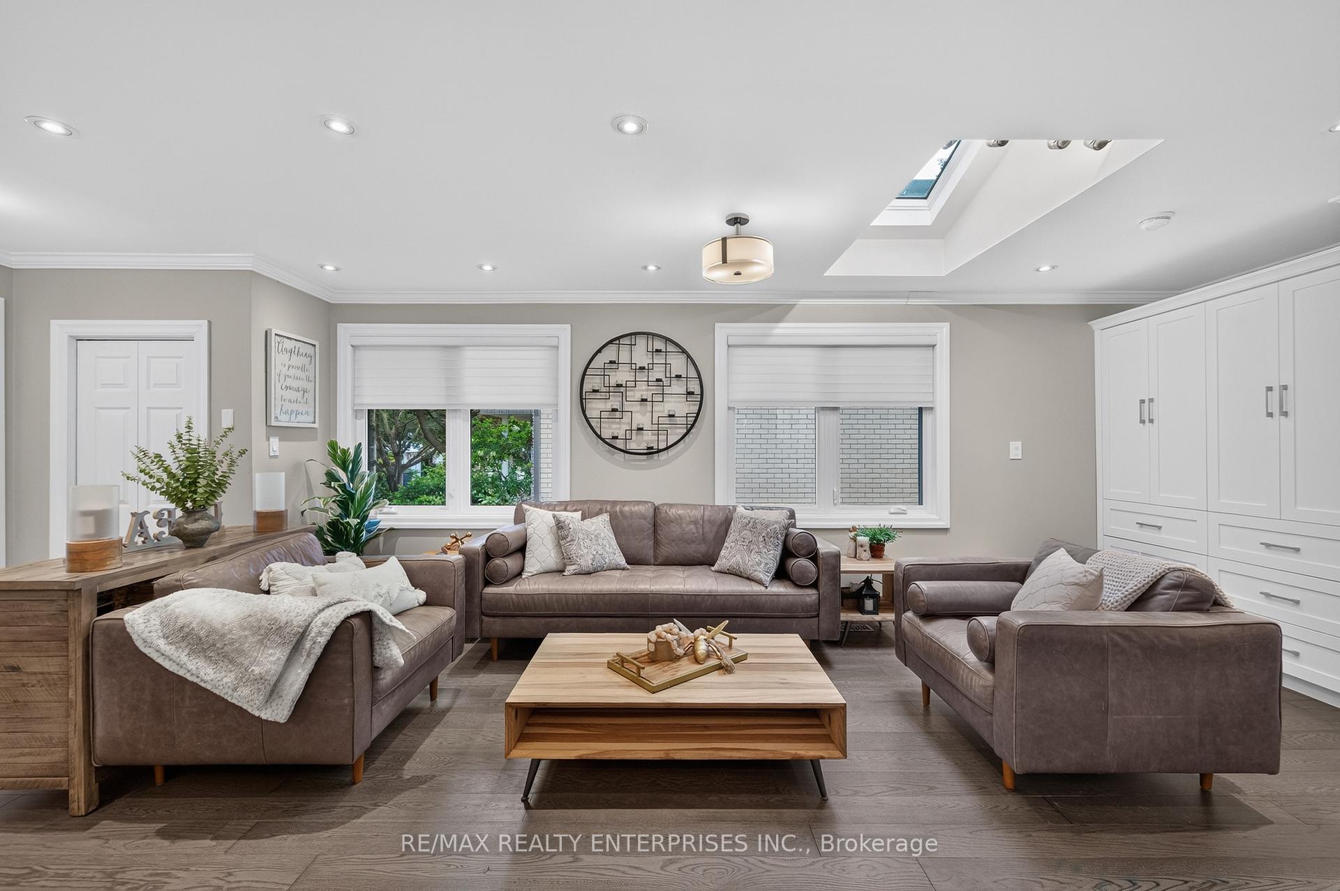Photo 5 of 1957 Delaney Drive, Mississauga, Clarkson — HOMEH