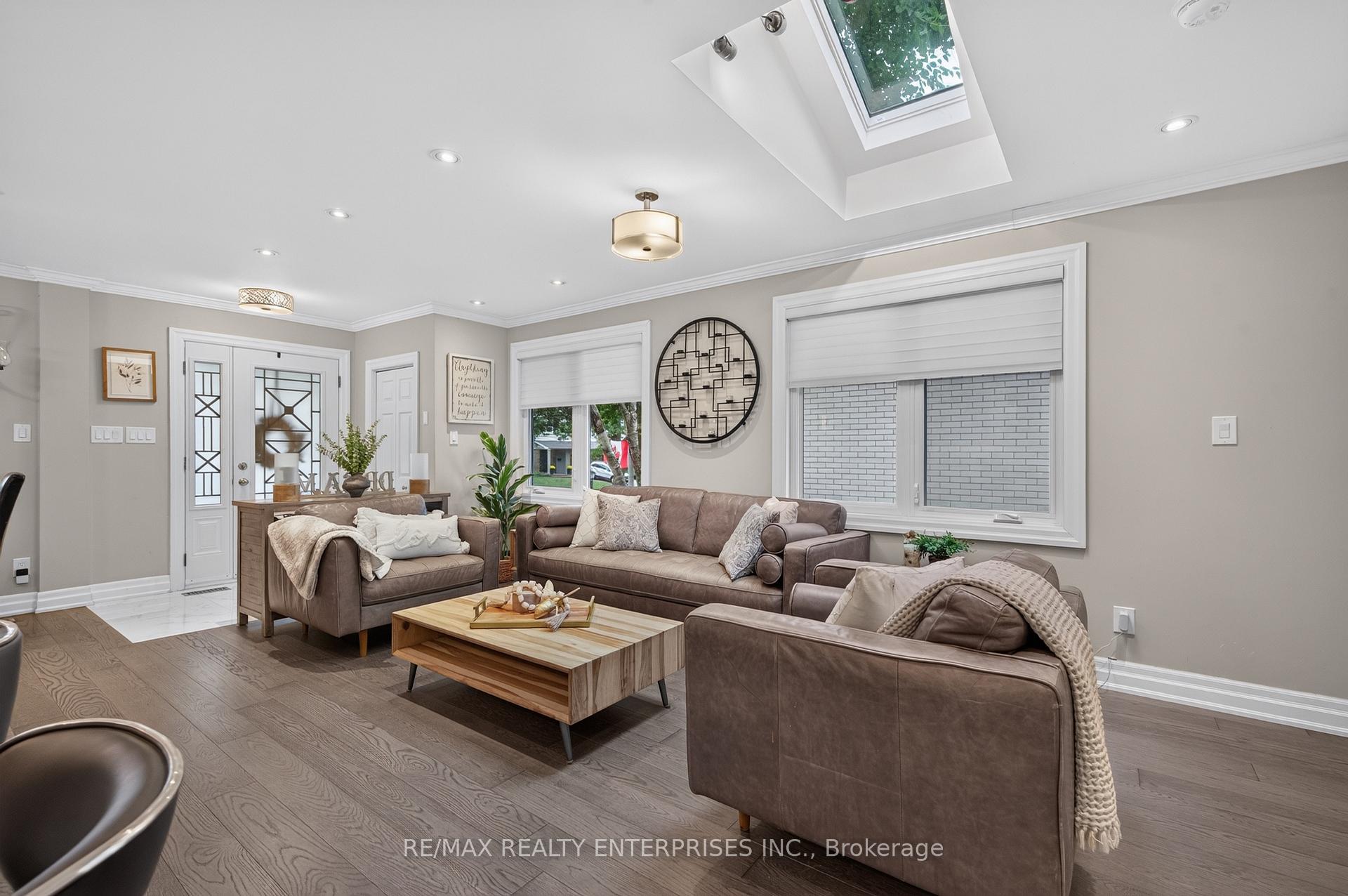Photo 6 of 1957 Delaney Drive, Mississauga, Clarkson — HOMEH