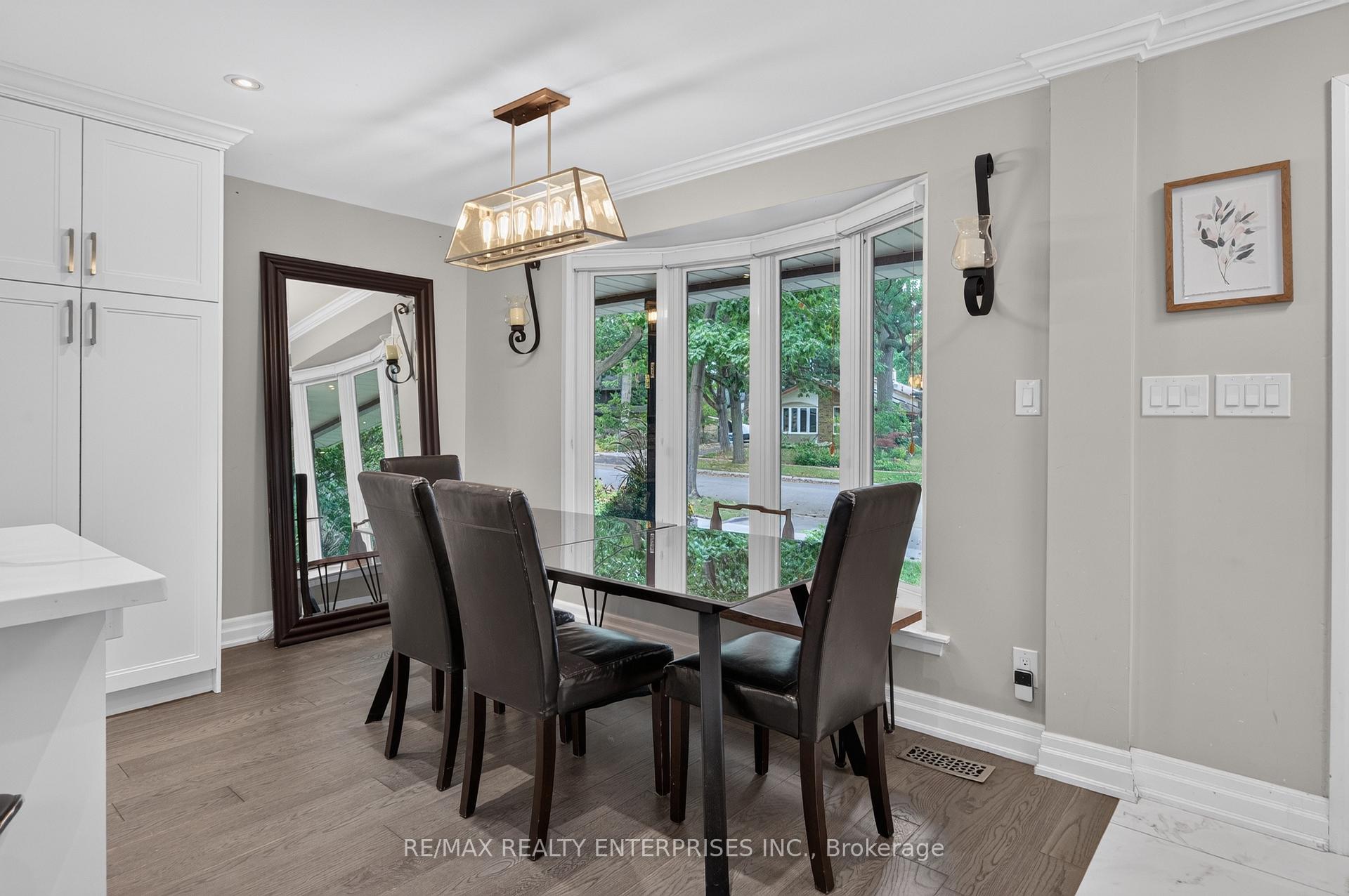Photo 8 of 1957 Delaney Drive, Mississauga, Clarkson — HOMEH