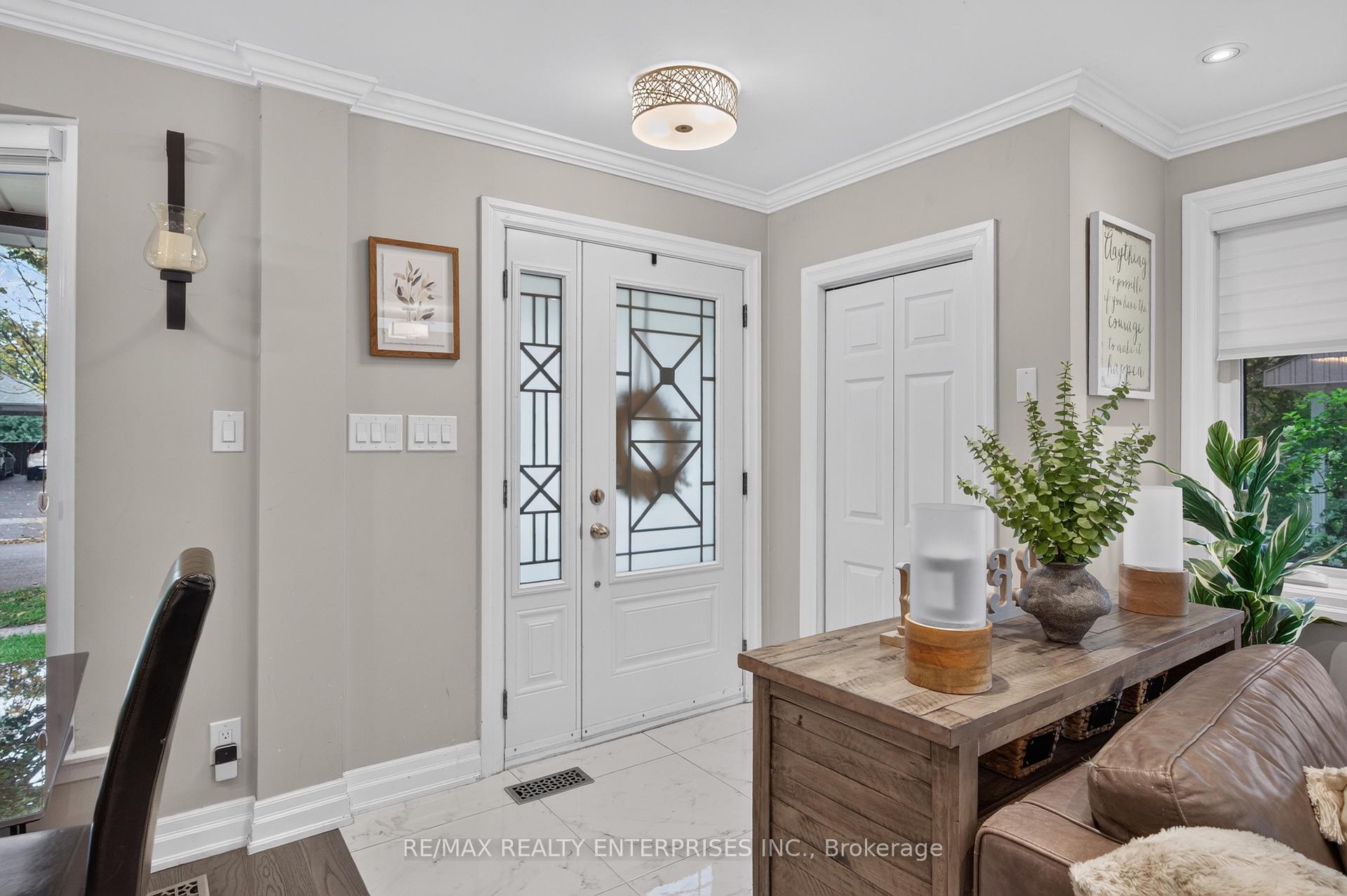 Photo 9 of 1957 Delaney Drive, Mississauga, Clarkson — HOMEH