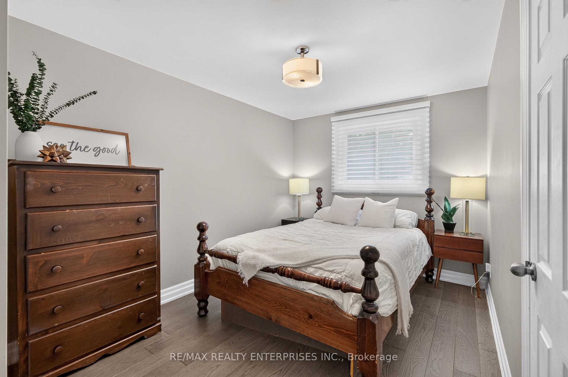 Photo 12 of 1957 Delaney Drive, Mississauga, Clarkson — HOMEH