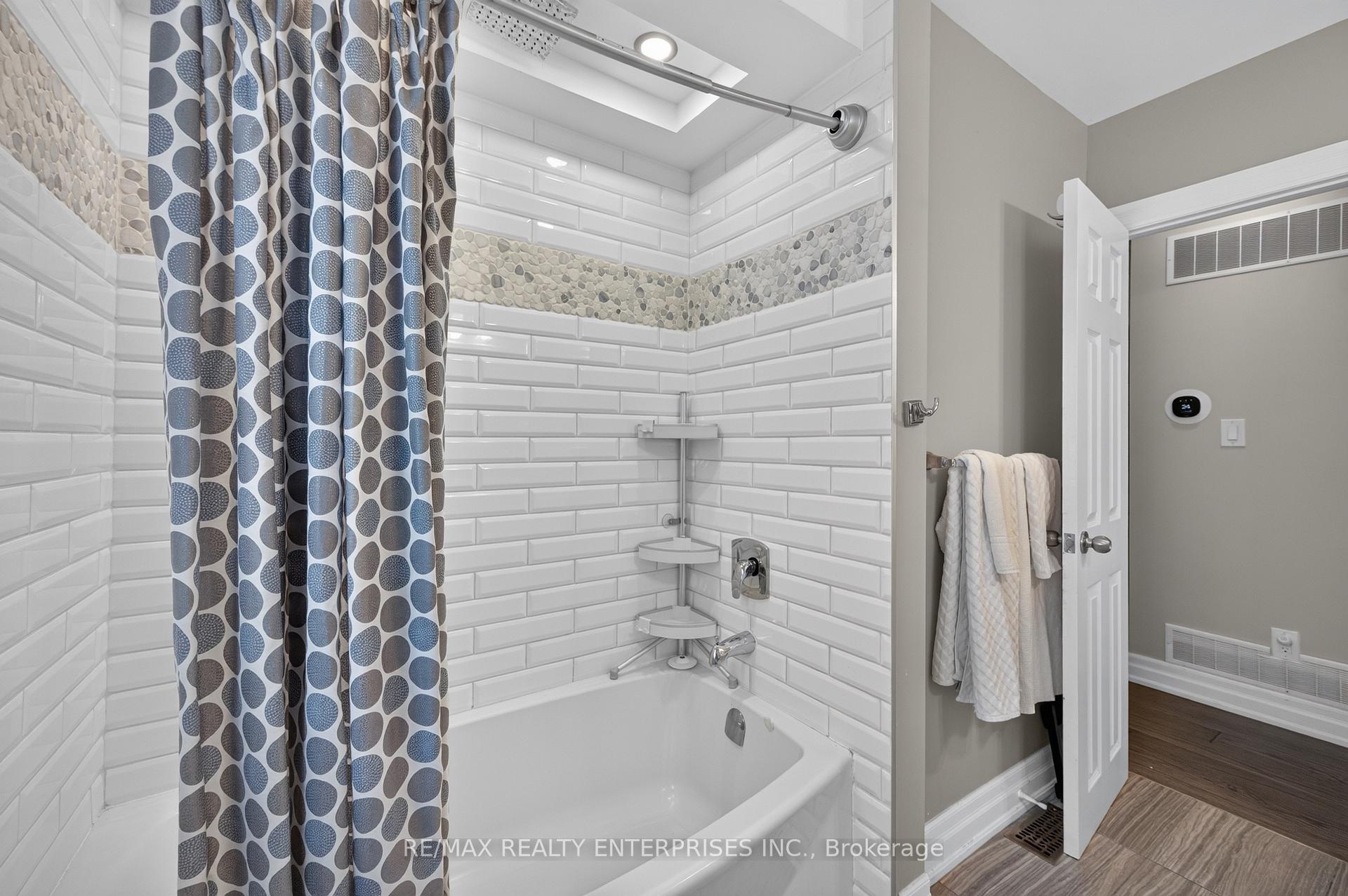 Photo 15 of 1957 Delaney Drive, Mississauga, Clarkson — HOMEH