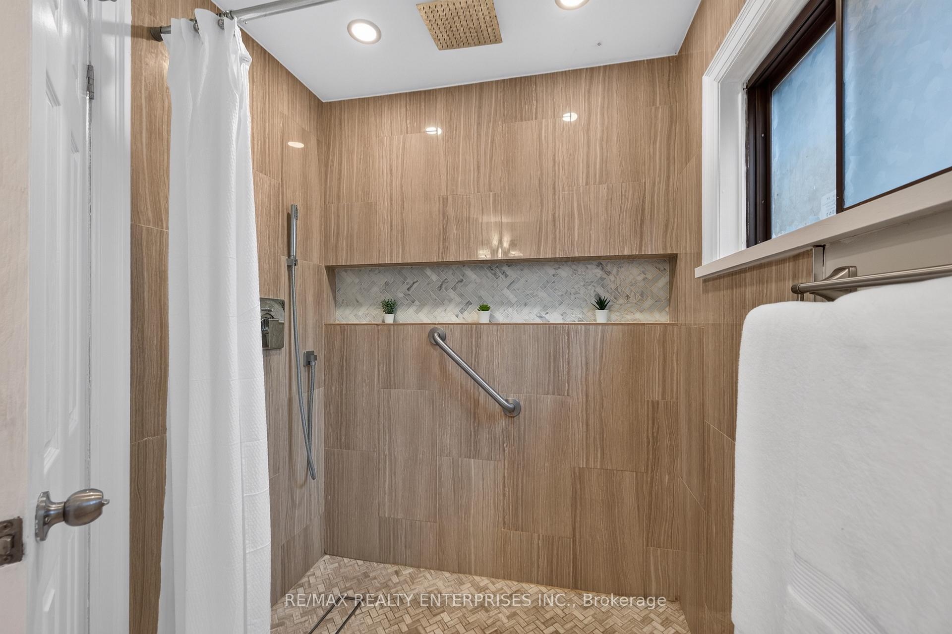 Photo 21 of 1957 Delaney Drive, Mississauga, Clarkson — HOMEH