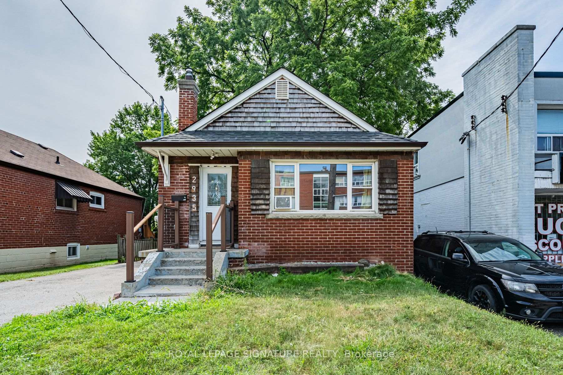 Photo of 2935 St Clair Avenue E