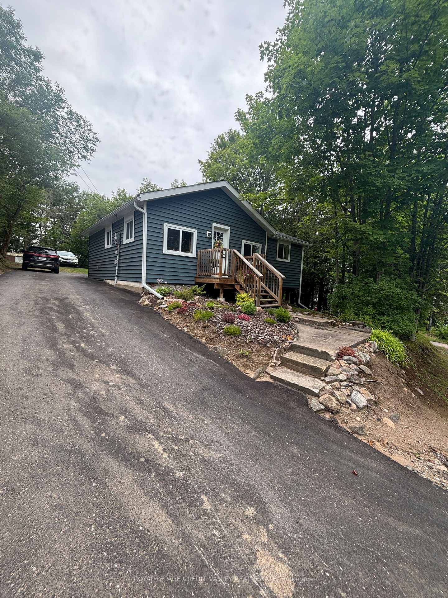 Photo of 40 Cleak Avenue N