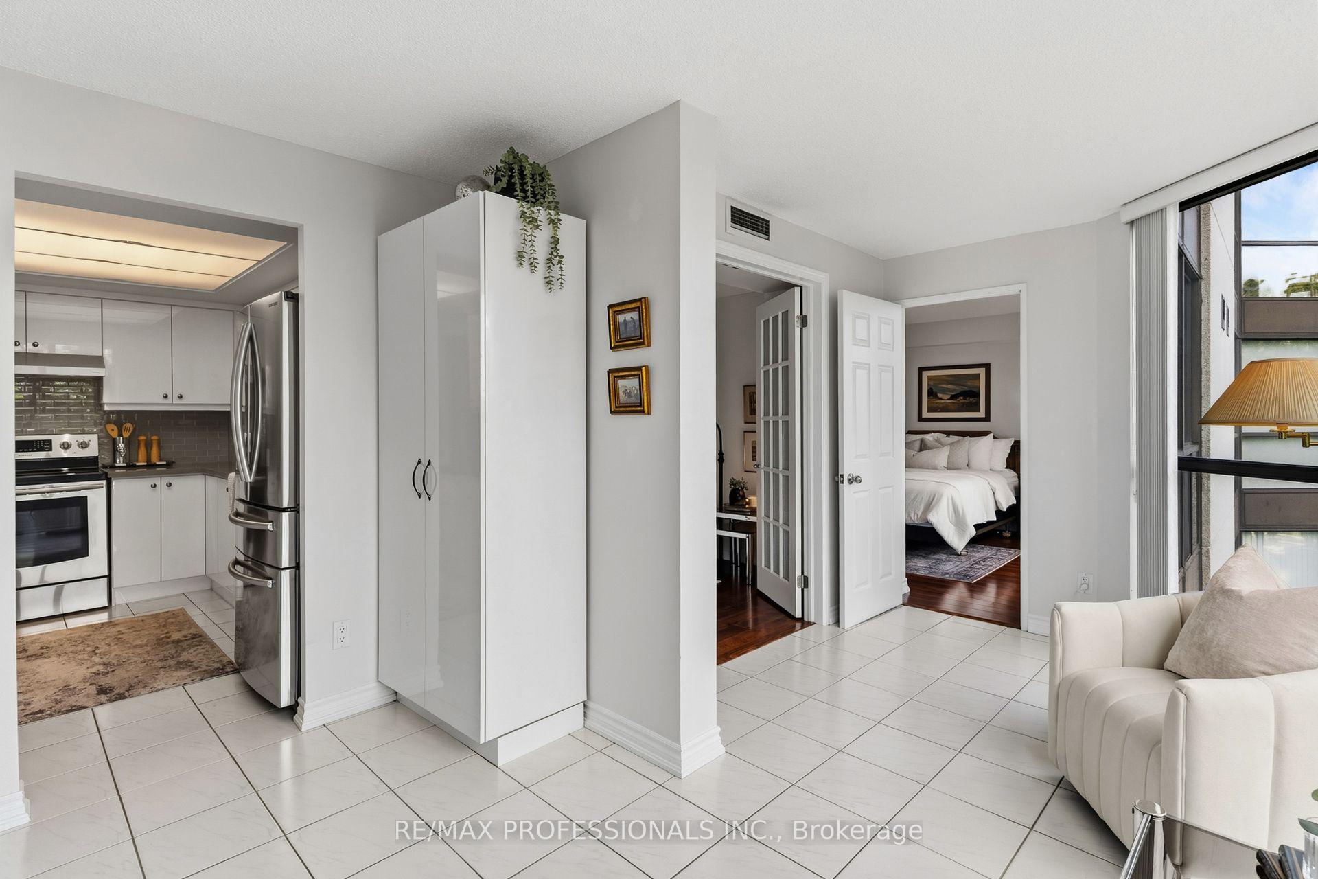 Photo 19 of Unit 403, 1111 Bough Beeches Boulevard, Mississauga, Rathwood — HOMEH