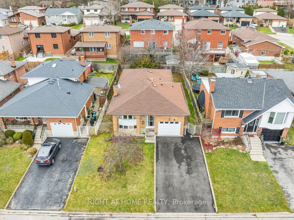 Photo 2 of 125 Stonyburn Crescent, Cambridge, Christopher-Champlain — HOMEH