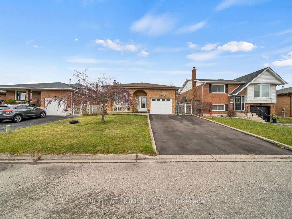Photo 3 of 125 Stonyburn Crescent, Cambridge, Christopher-Champlain — HOMEH