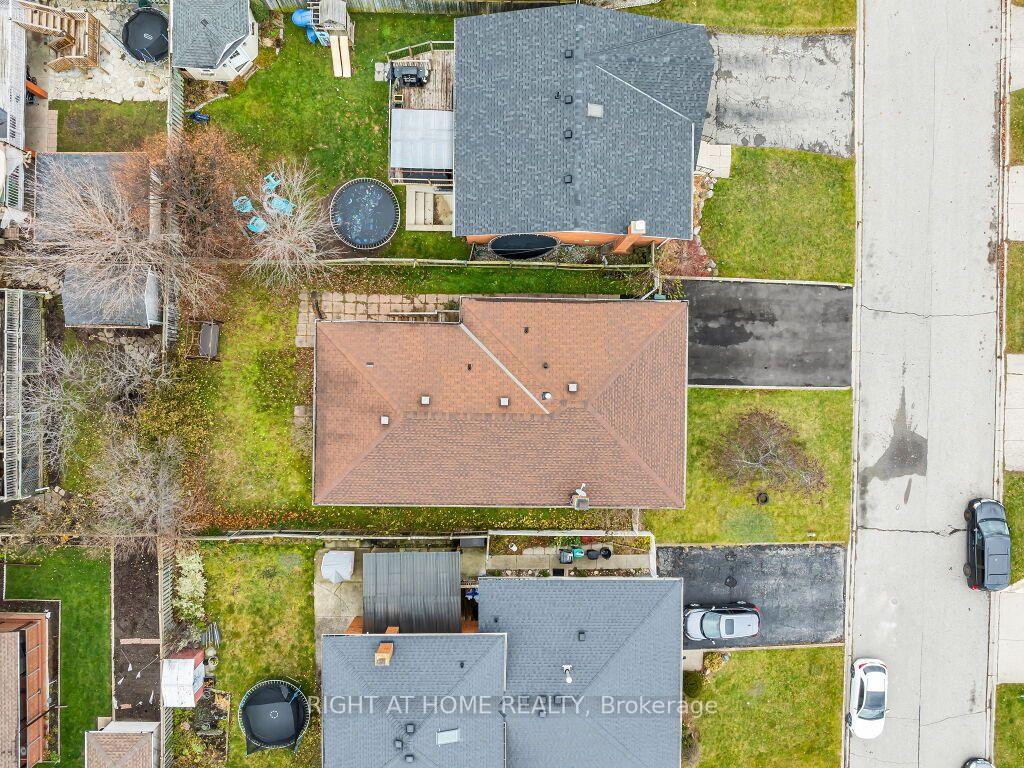 Photo 6 of 125 Stonyburn Crescent, Cambridge, Christopher-Champlain — HOMEH