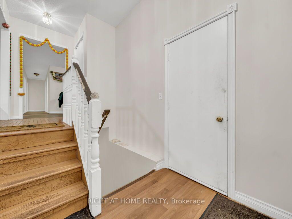 Photo 7 of 125 Stonyburn Crescent, Cambridge, Christopher-Champlain — HOMEH