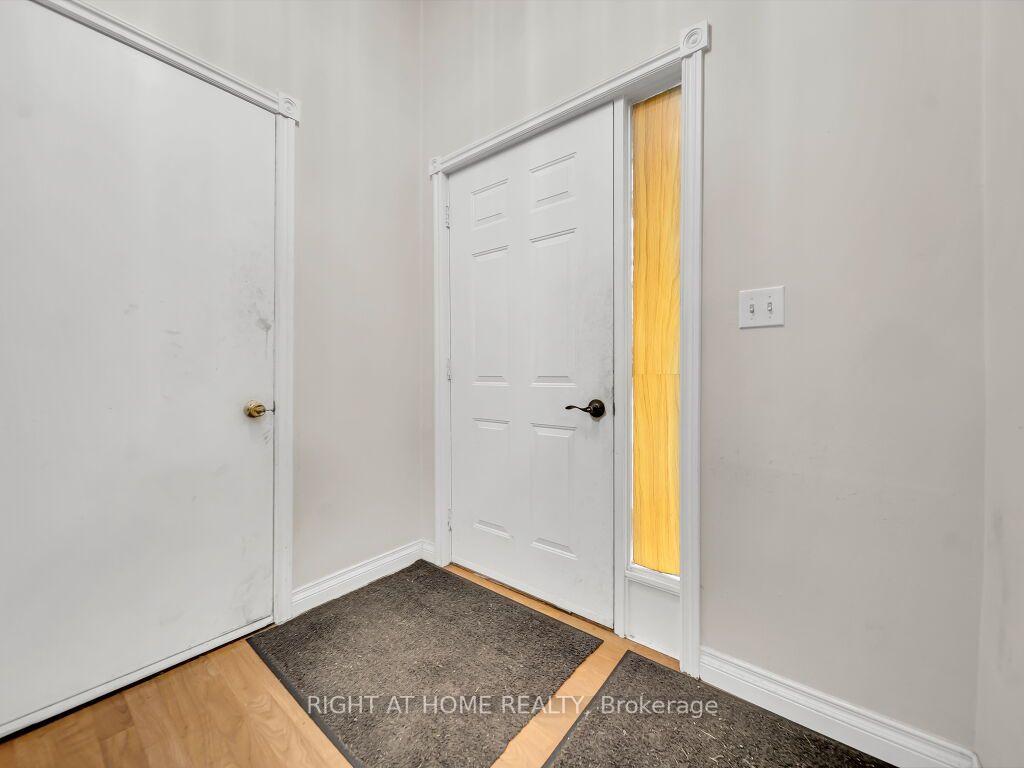 Photo 8 of 125 Stonyburn Crescent, Cambridge, Christopher-Champlain — HOMEH