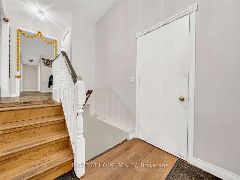 Photo 9 of 125 Stonyburn Crescent, Cambridge, Christopher-Champlain — HOMEH