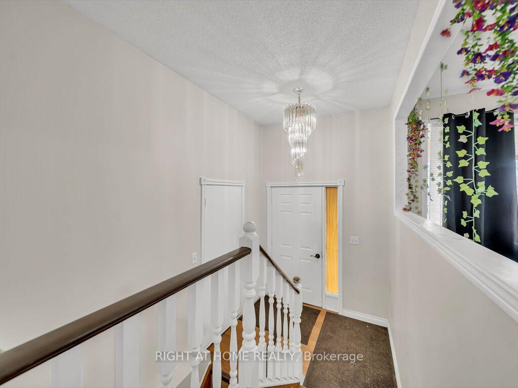 Photo 10 of 125 Stonyburn Crescent, Cambridge, Christopher-Champlain — HOMEH