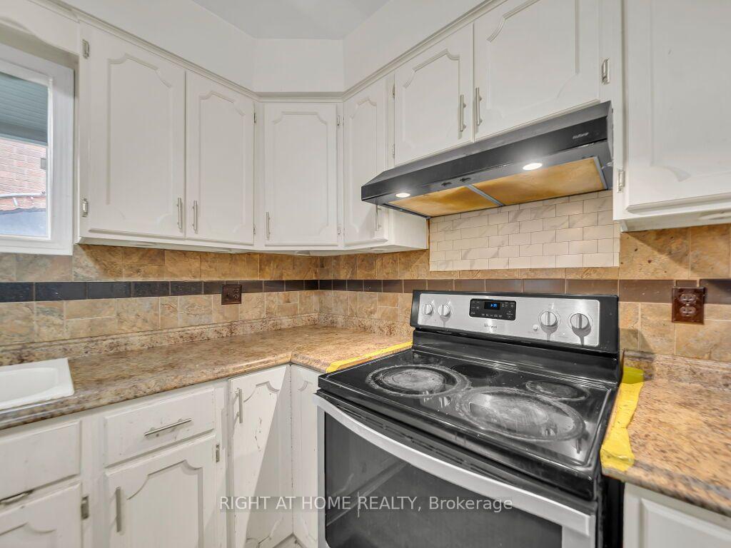 Photo 15 of 125 Stonyburn Crescent, Cambridge, Christopher-Champlain — HOMEH