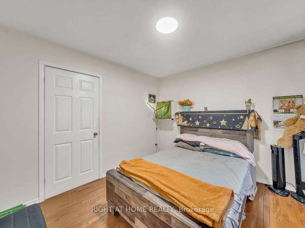 Photo 20 of 125 Stonyburn Crescent, Cambridge, Christopher-Champlain — HOMEH
