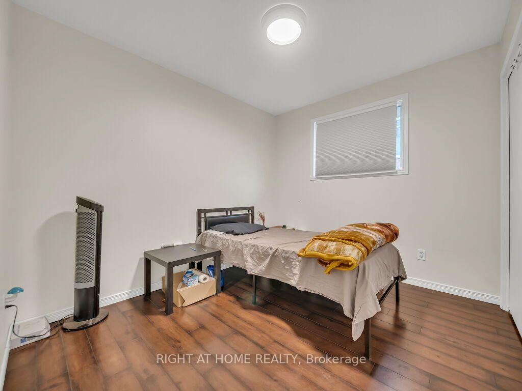Photo 21 of 125 Stonyburn Crescent, Cambridge, Christopher-Champlain — HOMEH