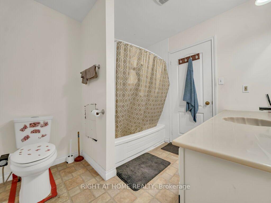 Photo 28 of 125 Stonyburn Crescent, Cambridge, Christopher-Champlain — HOMEH