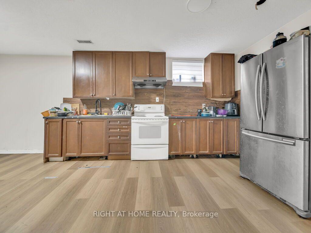Photo 30 of 125 Stonyburn Crescent, Cambridge, Christopher-Champlain — HOMEH