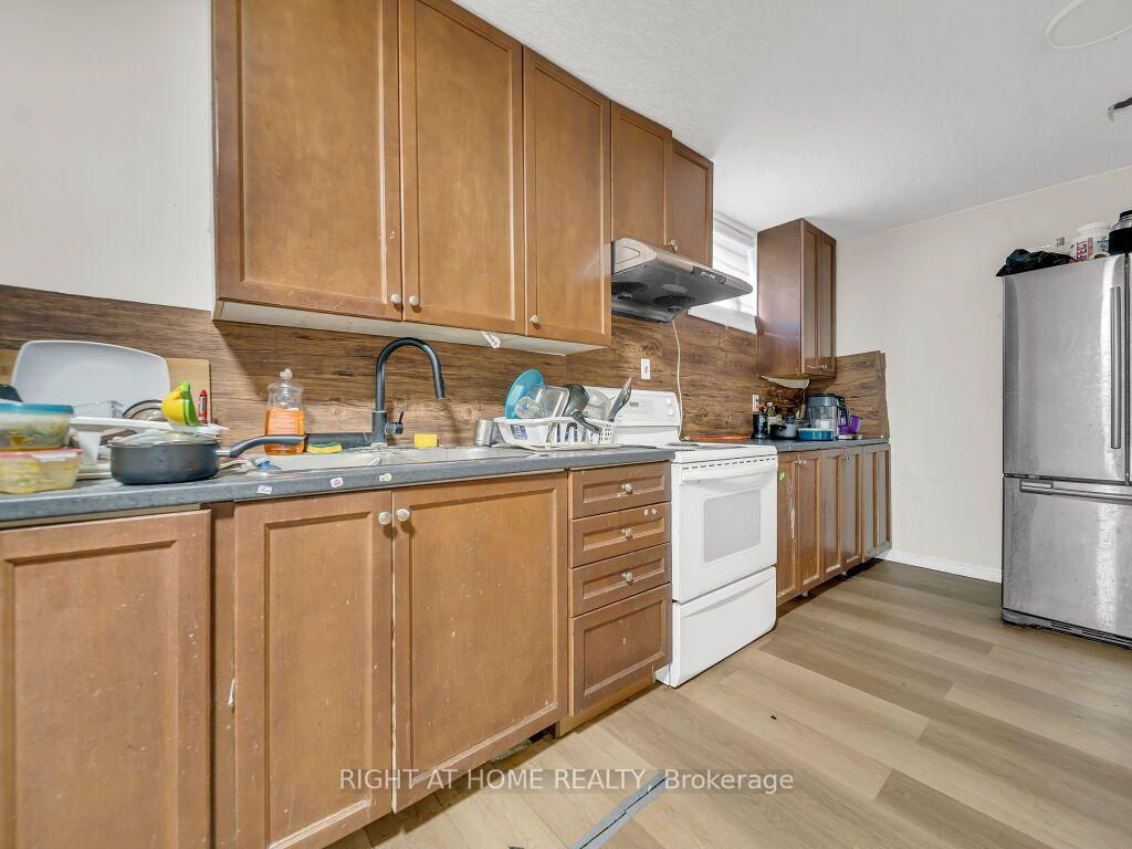 Photo 31 of 125 Stonyburn Crescent, Cambridge, Christopher-Champlain — HOMEH