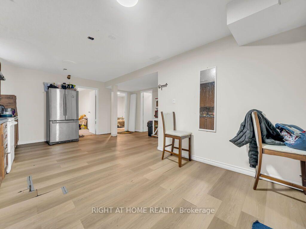 Photo 32 of 125 Stonyburn Crescent, Cambridge, Christopher-Champlain — HOMEH