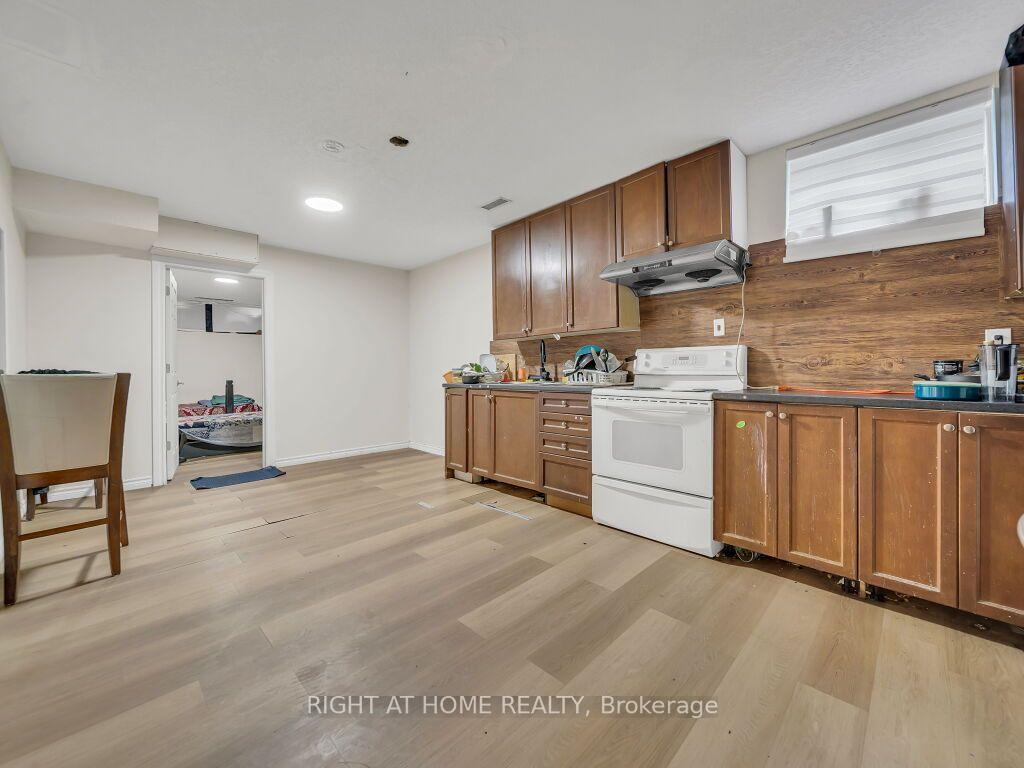 Photo 33 of 125 Stonyburn Crescent, Cambridge, Christopher-Champlain — HOMEH